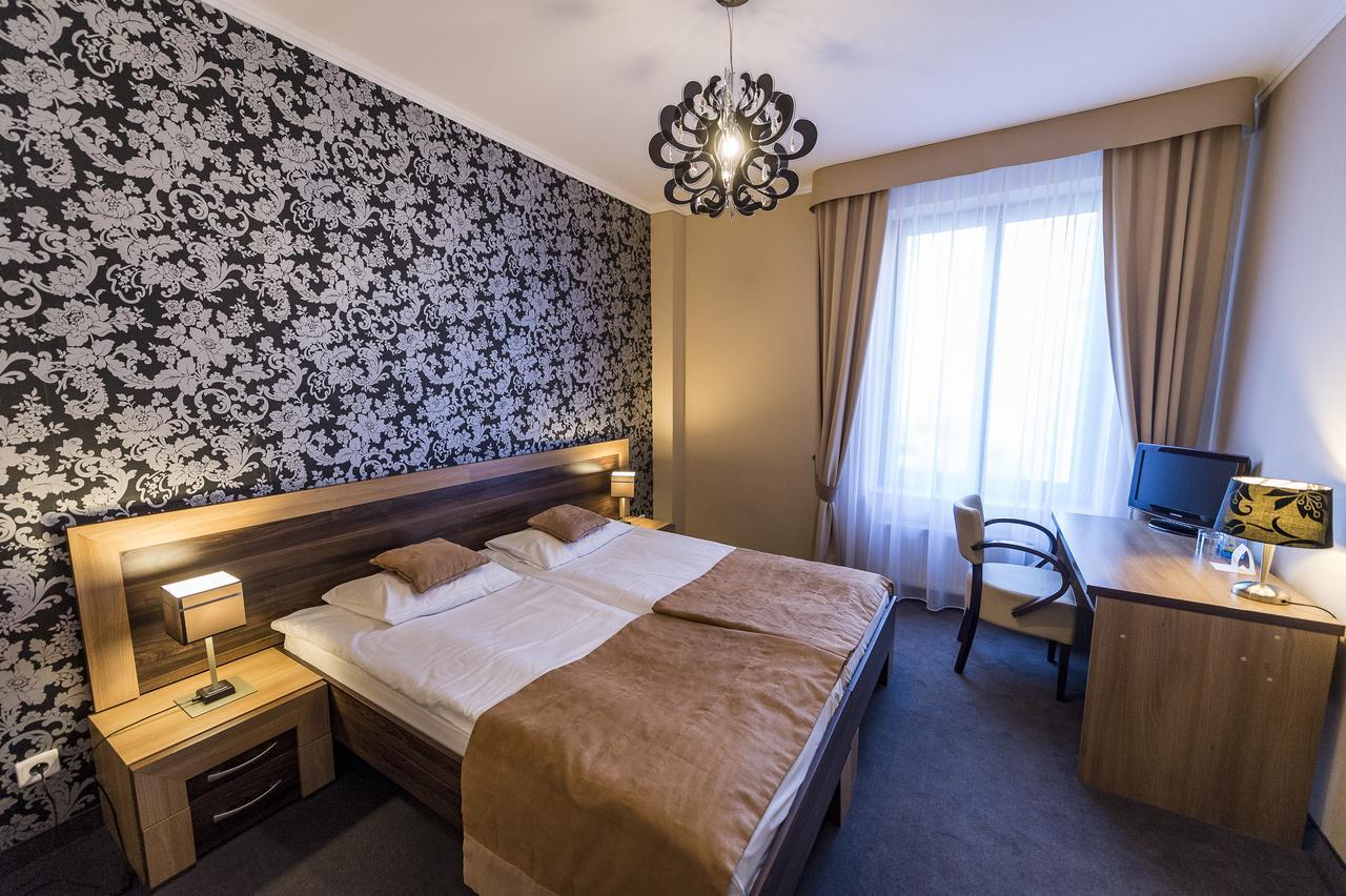 Hotel Restauracja Teczowa 루반 외부 사진